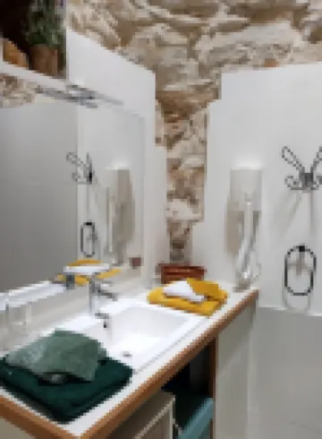Dans un Écrin de Verdure , Mazet et Piscine Privée Sans Vis-à-vis