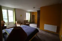 3500 SQF/HISTORIC HOUSE WITH WARMED POOL IN THE OLD SAUMUR/GREAT VIEWS