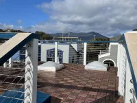 "Top Choice Houseboat Rental," says Discover Sausalito. 2bd 2ba floating home. Hotels in Sausalito