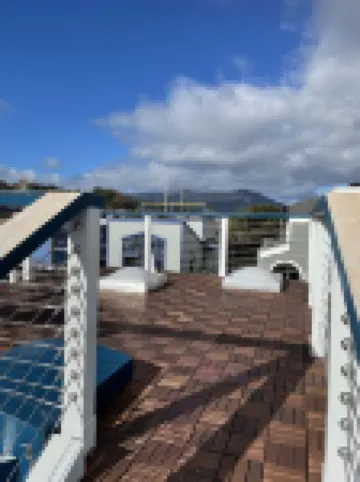 "Top Choice Houseboat Rental," says Discover Sausalito. 2bd 2ba floating home.