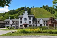 Stunning Knotty Pine Condo at Schuss Mountain