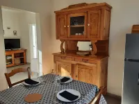 La Petite Maison de Niré Maison Indépendante Avec Terrasse et Cour Privée Hôtels à : Loudun