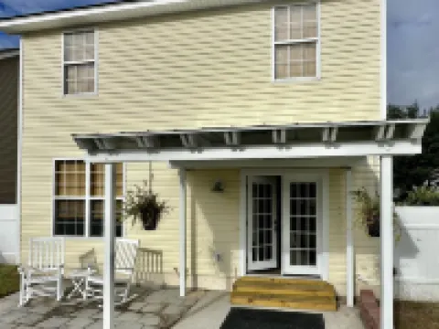 Coastal Charm - Bluffton Retreat Hotels in Bluffton