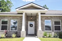 Navarre Escape - Only 6 miles from Navarre Beach! Hotels near Baker Mercantile