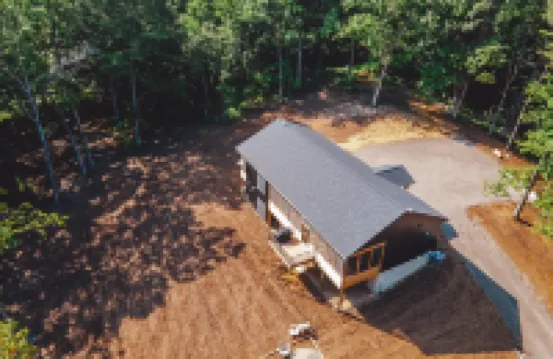 Luxurious Speakeasy Lodge, Hot Tub, Wifi & Hidden Speakeasy! Mins from the Caves