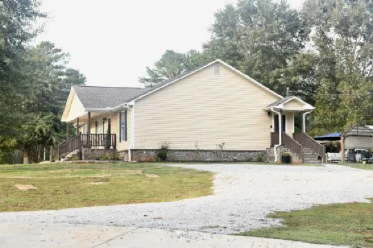 Madison, Huntsville Alabama 4 Bedroom Vacation Rental on a 1 Acre Lot