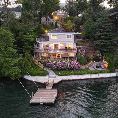 Direct Lakefront Living - Floating Dock, Boat Watching, Kayaks, & EV Charger