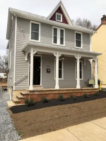 Cameron Charmer pristine downtown apt with double master suites