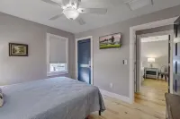 Riverfront Cottage with 2 docks and firepit located on the Edisto River