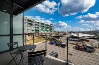 Urban Comfort: Studio Getaway w/ Private Balcony