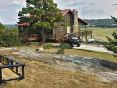 Calico Rock Cabin-500 Calico St 390 Chessmond Ferry Rd viewing the White River Hotels in Izard County