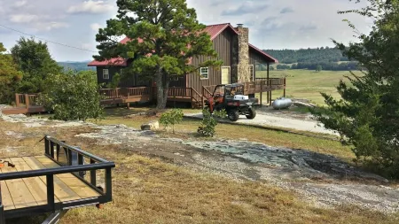 Calico Rock Cabin-500 Calico St 390 Chessmond Ferry Rd viewing the White River