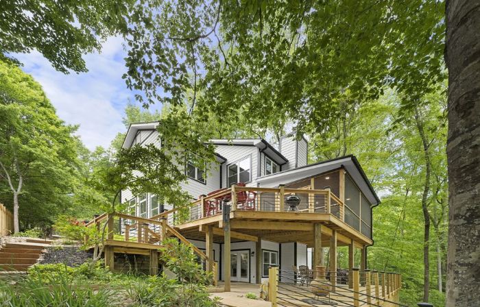 Shady Shoals - Lakefront; Quiet Cove; Huge Dock; Pool Table; Walk to State park