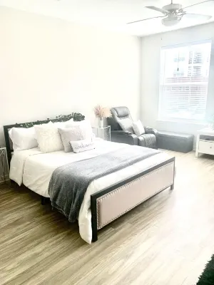 Entire apartment huge STUDIO APT available now! Hotels near Mud Pie