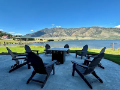 Lakeview Manor overlooking Henry's Lake - Worldclass Fishing - Near Yellowstone