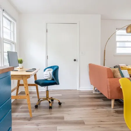 Retro Retreat: 1br home w/ WFH desk, livingroom, fire pit and no chores!