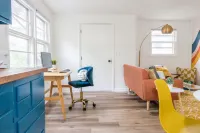 Retro Retreat: 1br home w/ WFH desk, livingroom, fire pit and no chores!