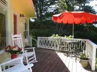 Cozy, Romantic Cottage just 3 minutes from the village of Mendocino!