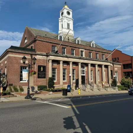 Industrial Penthouse in Downtown Plymouth Отели рядом с достопримечательностью «Plymouth Mayflower»