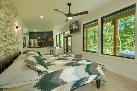 Afternoon Delight at Trickle Creek at Hocking Hills