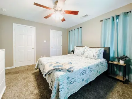 Beach House perfect for you! Отели рядом с достопримечательностью «Long Beach Yacht Club»