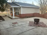 Cozy 1-bedroom house in charming West Point with AC, WiFi 克萊縣酒店