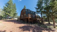 Enjoy a cozy cabin near the lake! Sleeps 8,  5 Beds.