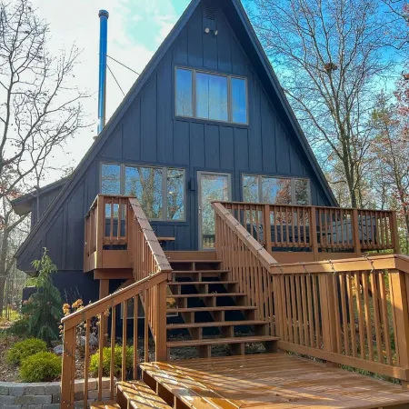 Modern A-Frame on fenced, wooded Lot. Pet friendly!