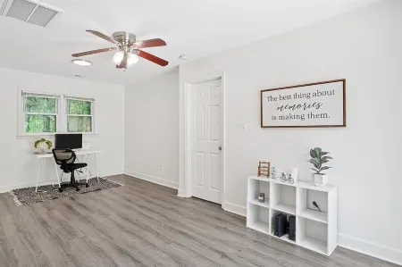 Bicycle Lane Bugalow- nestled between golfing and equestrian communities