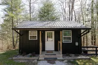 "Stars Hollow" Cozy Mini Cabin Stay - RRG