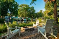 Fantastic Waterfront Home: Your Weeki Wachee Escape! Kayaks Fire Pit Huge Yard