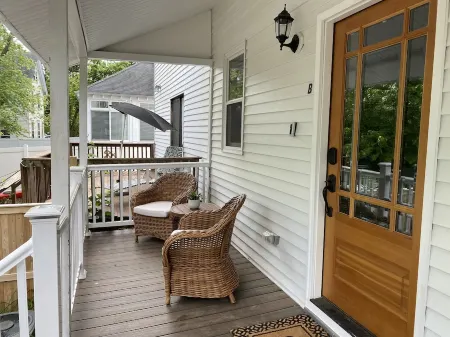 Cozy Downtown 1BR w/ Parking Отели в г. Принстон