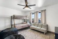 Home in the Heart of Glendale Hotels in Glendale