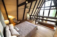 1970s A-Frame w/Mountain Views in National Forest, 1hr to Downtown Asheville