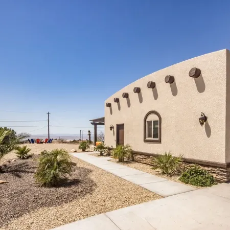 Lake Views! Upscale Private Villa