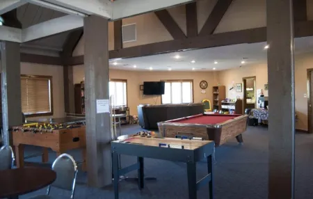 Boo Boo's Cabin - Charming Lake Front Cabin located 5 miles to Helen, GA!