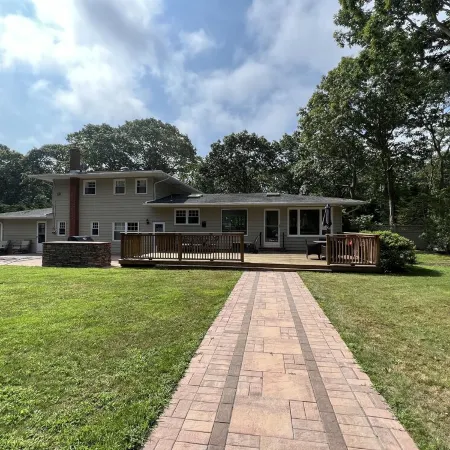 Cozy Hamptons get away, pool, minutes from beaches, shops, restaurants and more!