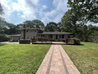 Cozy Hamptons get away, pool, minutes from beaches, shops, restaurants and more! - 수영장