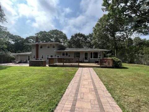 Cozy Hamptons get away, pool, minutes from beaches, shops, restaurants and more!