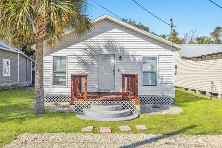 Historic Fort Myers home Отели в г. Форт Майерс