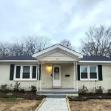 Cozy King Suite / Smart TVs / Self Check-in / Free Parking & Wi-Fi