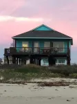 La Belle a BEACHFRONT Escape - Sleeps 12 - 4Bedroom, 4Bath - Dune Walkover