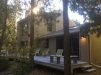 250'  Relaxing Waterfront Spacious Remodel & Walking to Sand Beach New Fireplace