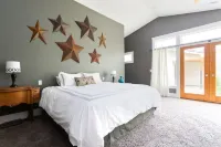 Remodeled Foothills Home-Backs to Open Space, Close to BSU, Bike path, etc Hotels near Boise State University