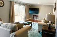 6Bdrm Retreat near Downtown Madison. Sleeps 12