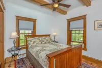 Riverfront stone cottagePrivate dock & boatsPersonal spaprivate resort