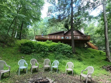 Secluded Pocono lodge, perfect for a weekend getaway with friends or family