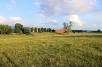 Historic Riverhouse w/ riverview!  Privacy and seclusion! Steps away from River!