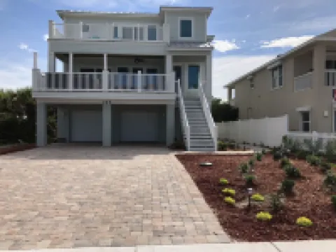 Fantastic View! Beautiful Oceanfront Beach House; Steps from the Beach!