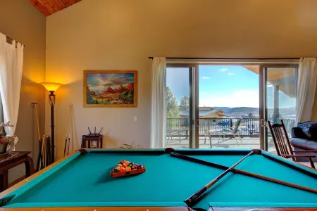 "Pagosa's - Hill Top House" Hot Tub/Pool Table/Decks/Fire Pit/ Pet Friendly